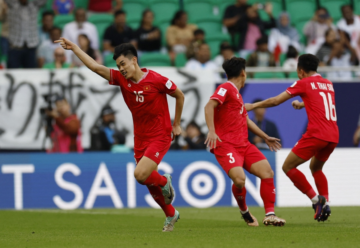 Tuấn Hải nâng tỉ số lên 2-1 trong trận Việt Nam vs Nhật Bản